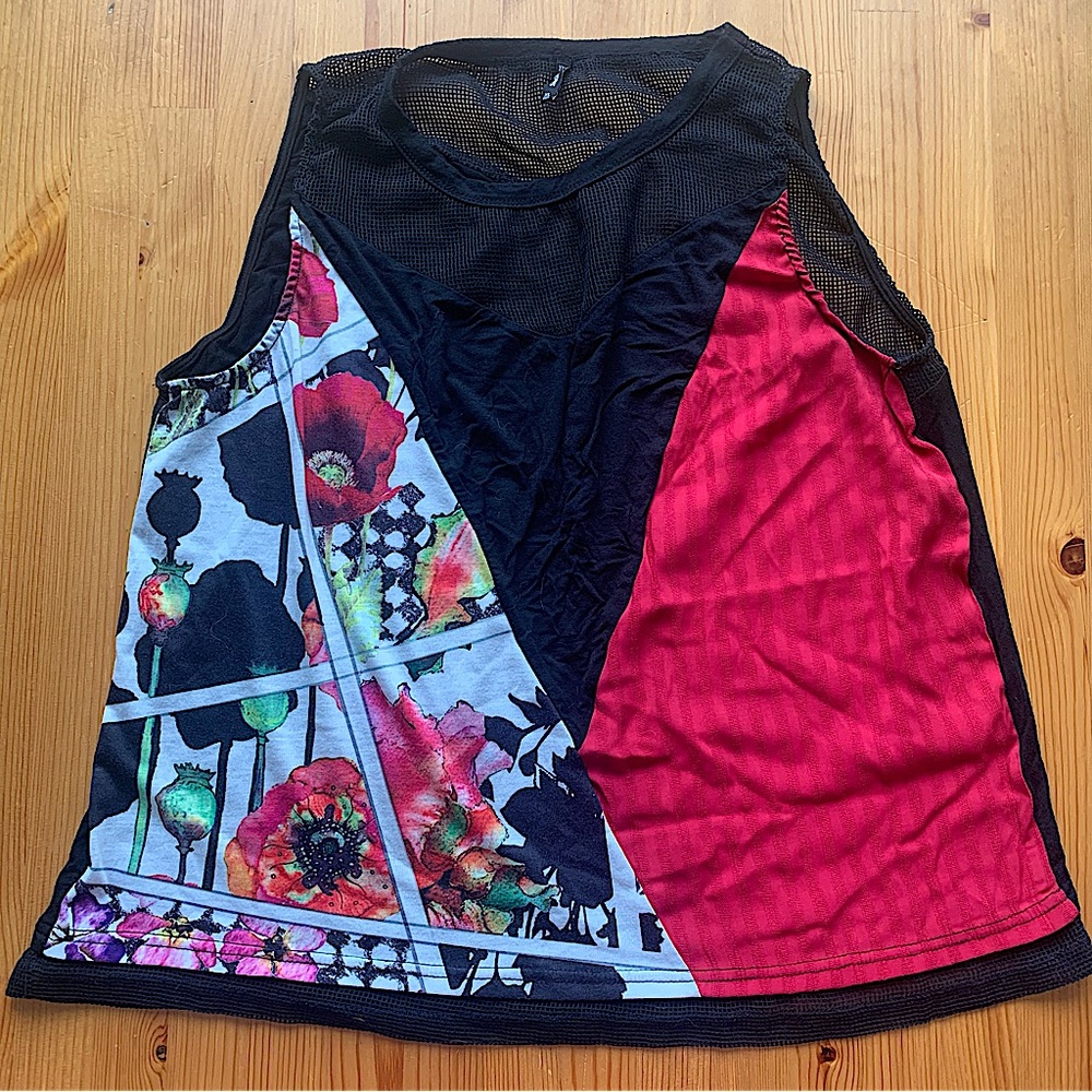 Smash sleeveless top, size US XL